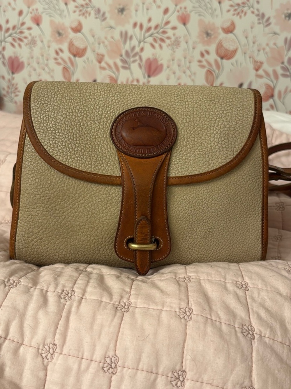 VINTAGE 1990’s Dooney & Bourke Cream Pebbled Leather Crossbody with Tan Trim